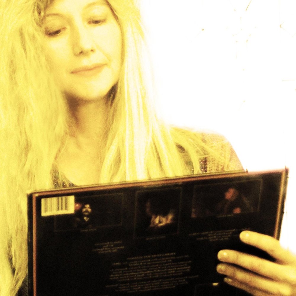 Fruit world. Лори ворлд. Victoria world fruits game спрей. Песня лори. Лори ворлд мм2.