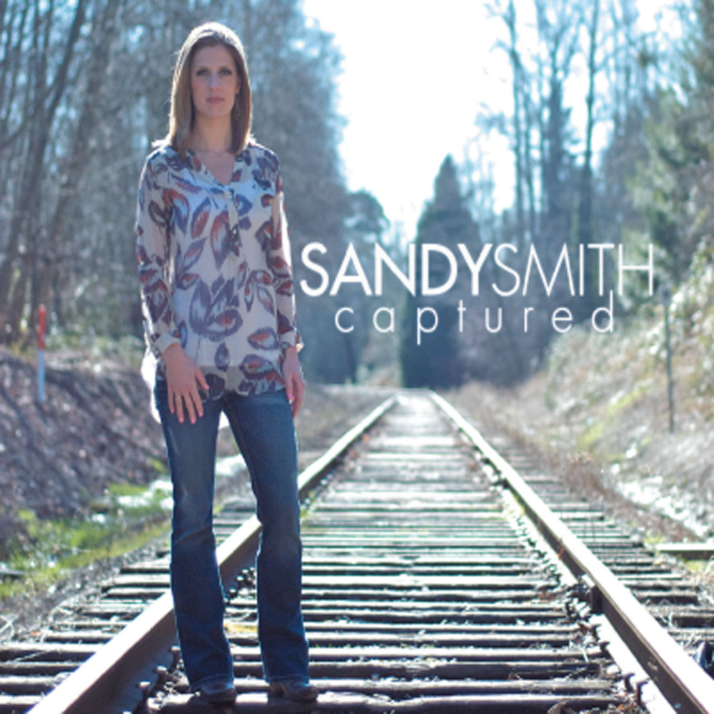 Sandra goes. Sandy Smith. Сэнди Смит.