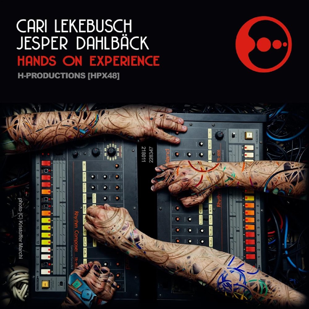 Нанесение крема на руки. Ноутбук руки. Disadvantage. Hands on experience. Hands on experience.