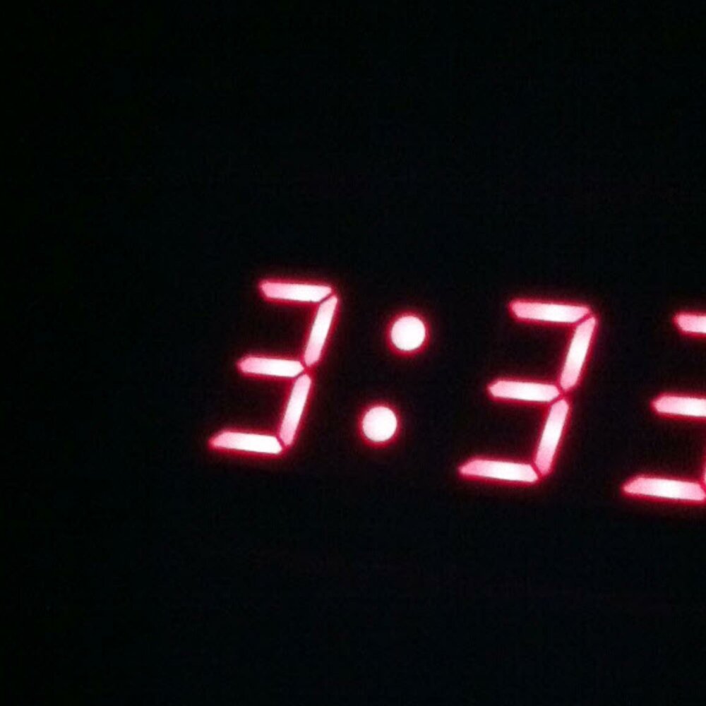 7 часов 33. 3 33 На часах. Часы 3:33. 3:33 Утра.
