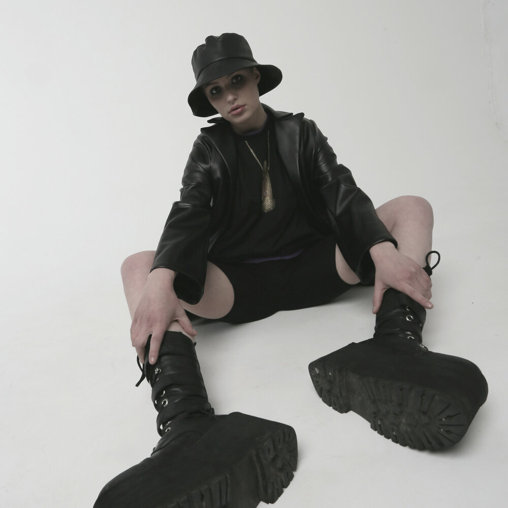 слушать кожаные