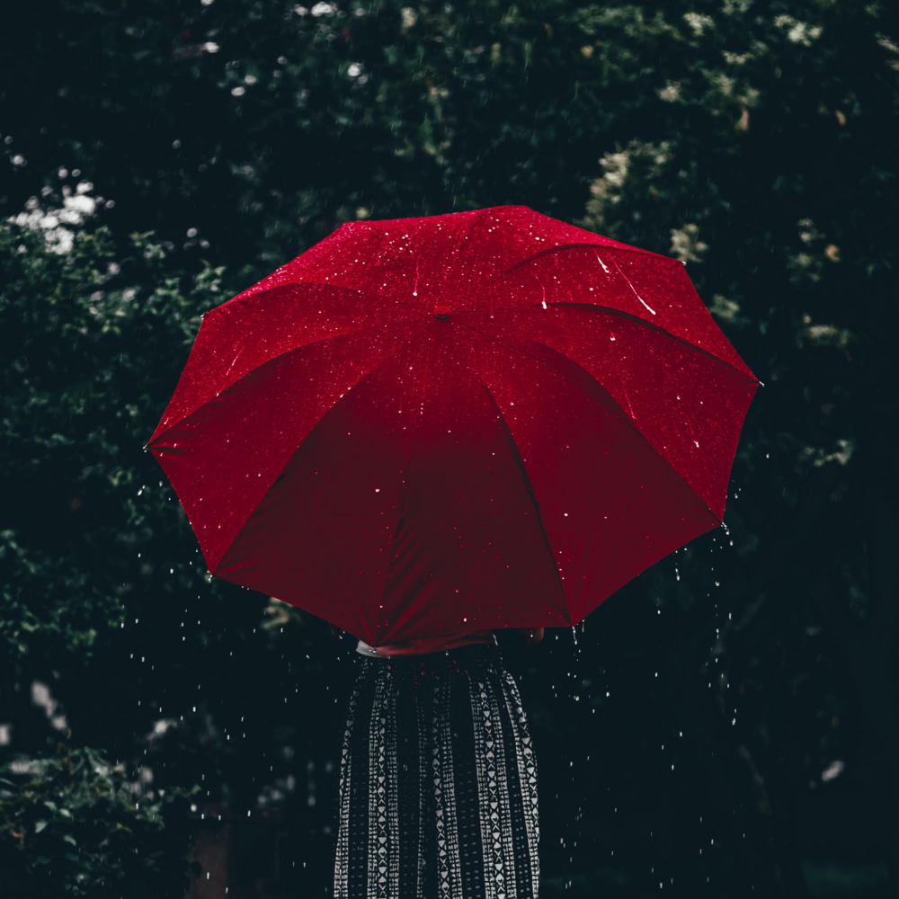 фото с красным зонтом