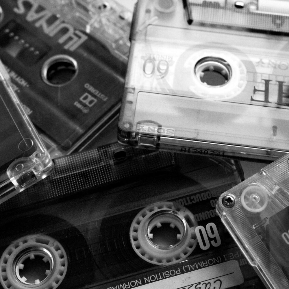 Cassette слушать. Аудиокассета в коробке.