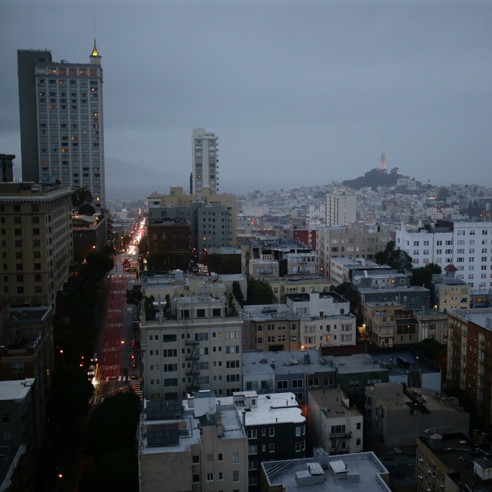 Есть города на ф. Rainy San Francisco.