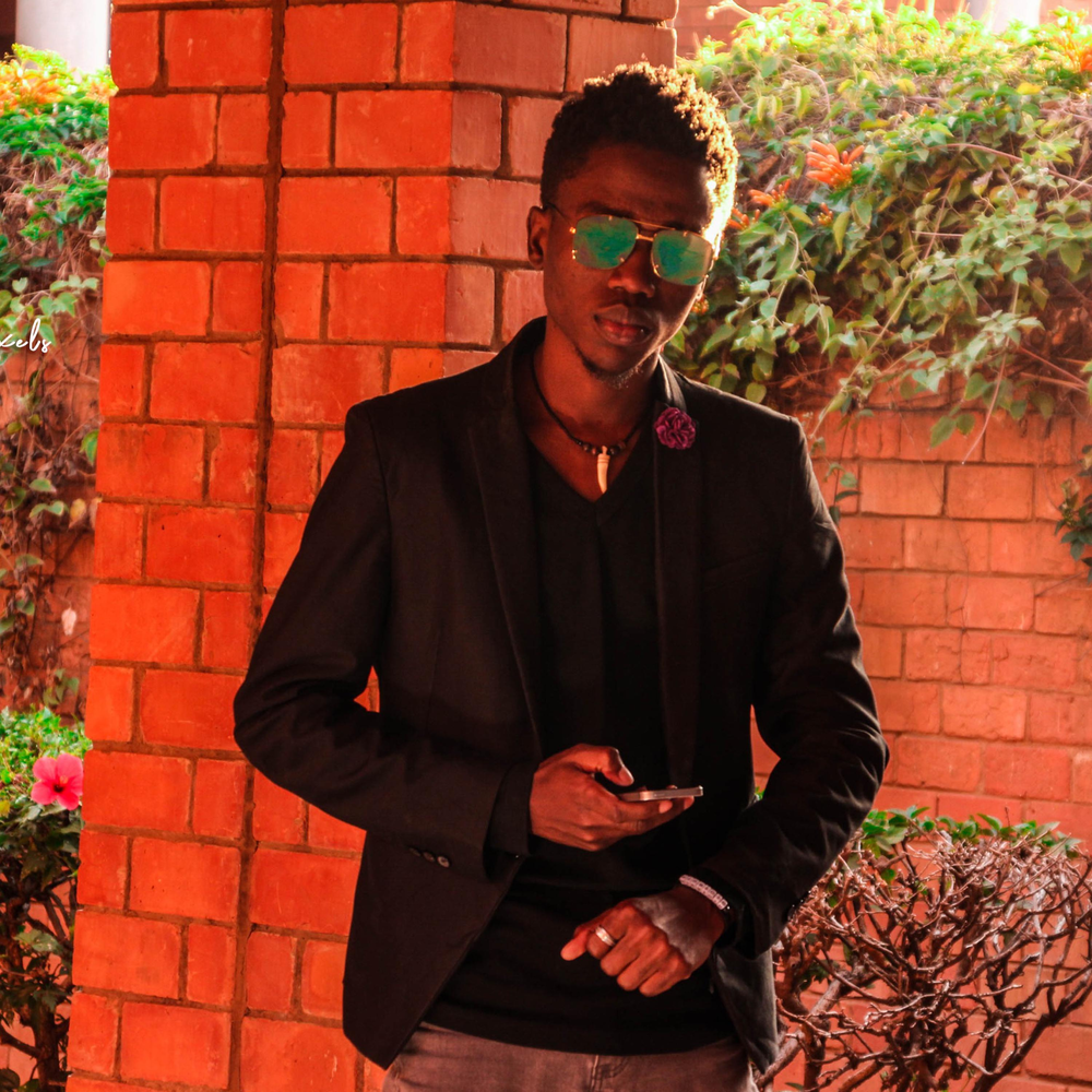 Adam - та самая исполнитель. Adam давай не болей. Burning up the night. Maroon 5. Adam levine стрижки.