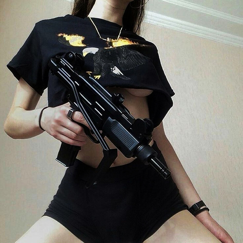 Девушка с пистолетом Эстетика