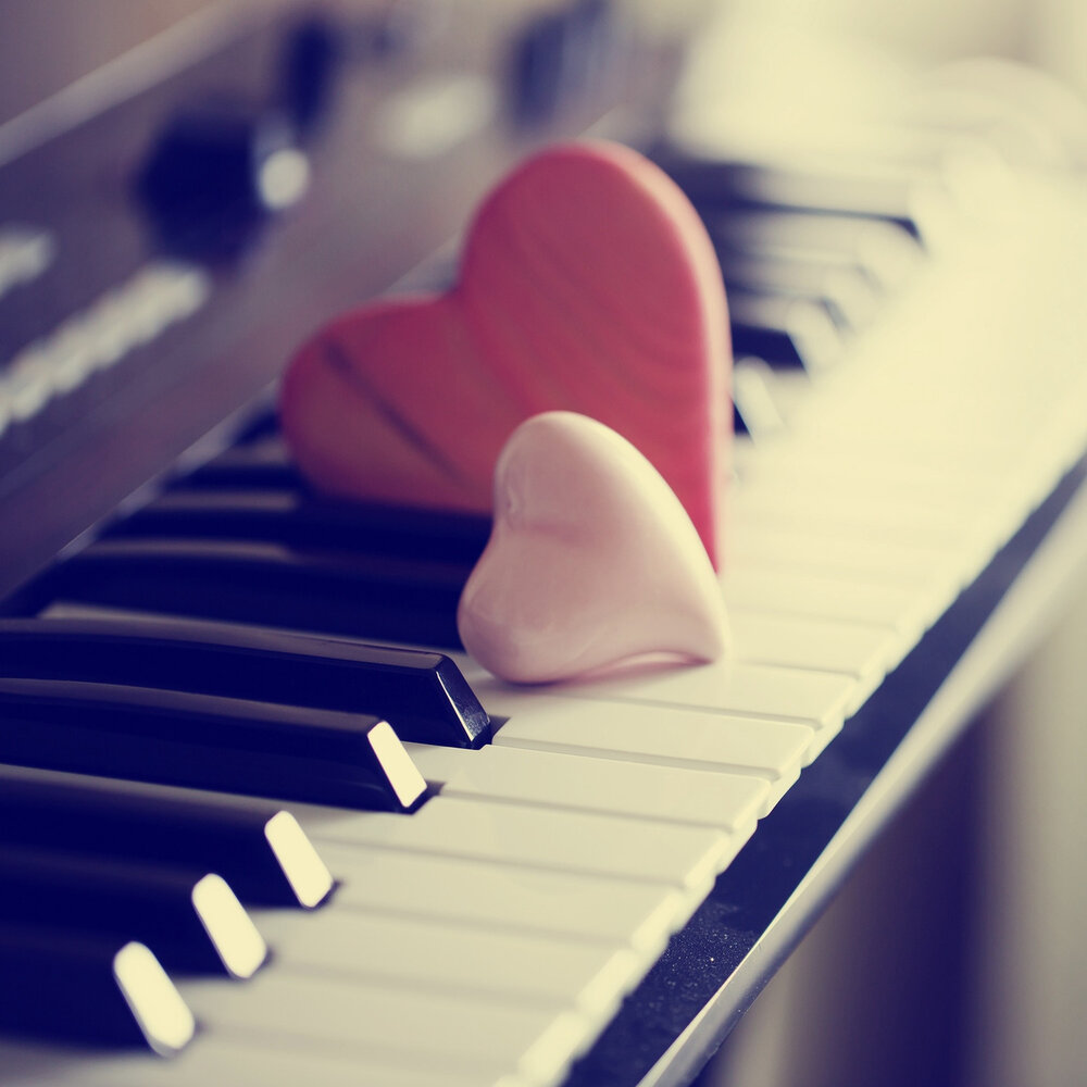 Включи сердечко песня. Музыкальное сердце. Пианино и сердце. Сердечко пианино. Музыкальное сердечко.