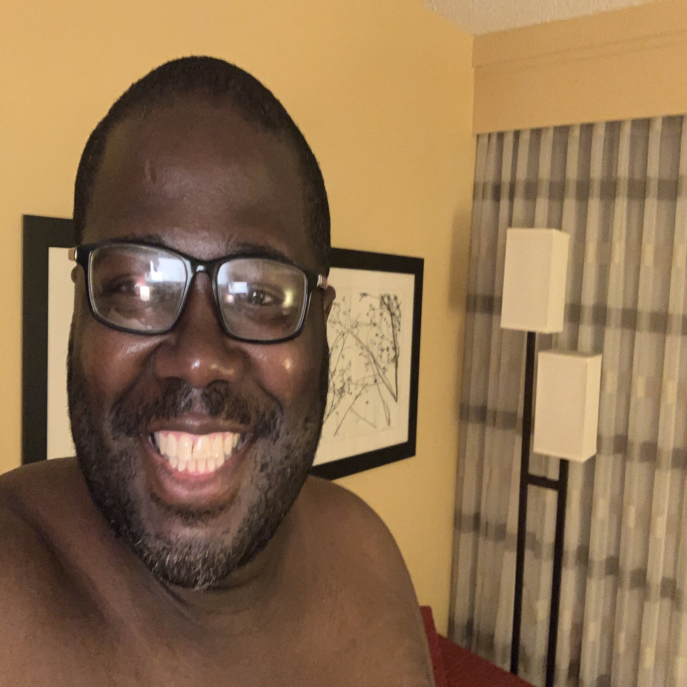 Primero исполнитель. Negro del whatsapp оригинал. El negro. Эль негр. Афроамериканец с цветами.