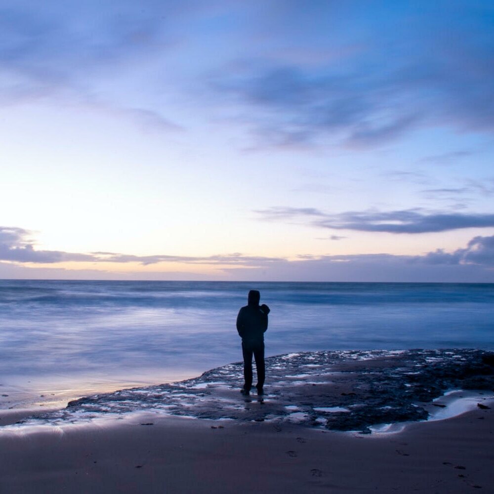 Послушай море. Standing on the Shore.