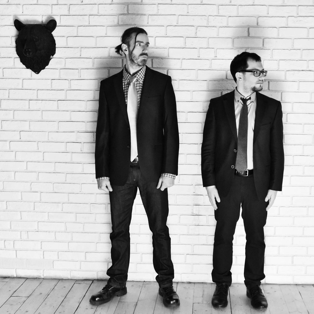 два брата сочи кавер набережная 2022. группа ума2рман. братья михаил и иван засидкевич. поют два брата группа. группа dabro иван и михаил.