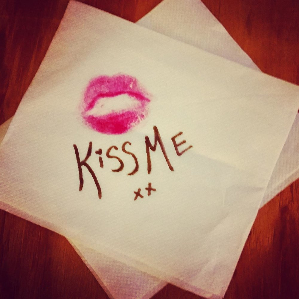 Kiss me download