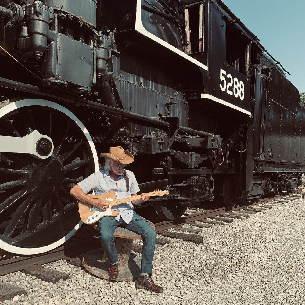 Train like me. Ларри Вилсон. Ларри Уилсон. Larry Wilson Country musician. Larry's Train boys' Train.