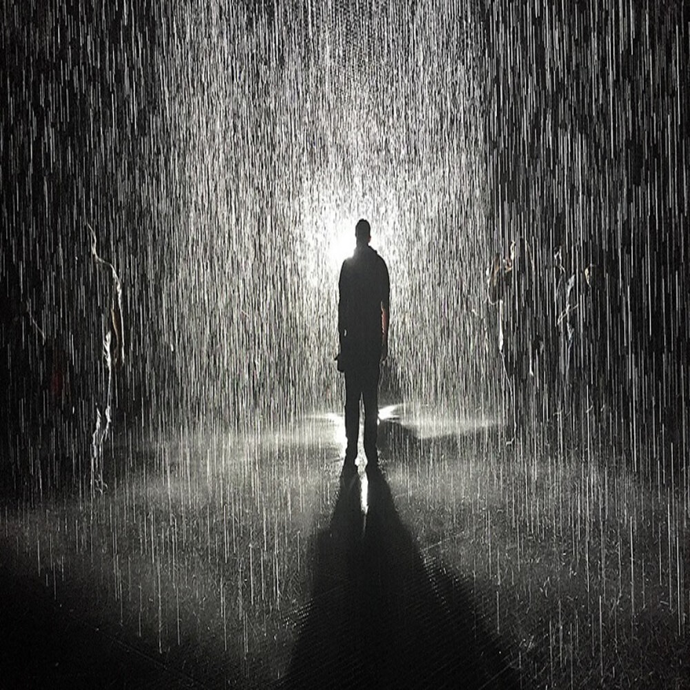 Попросить дождя. Человек под дождем. Дождь одиночество. Уходящий человек в дождь. Мужчина под дождем.