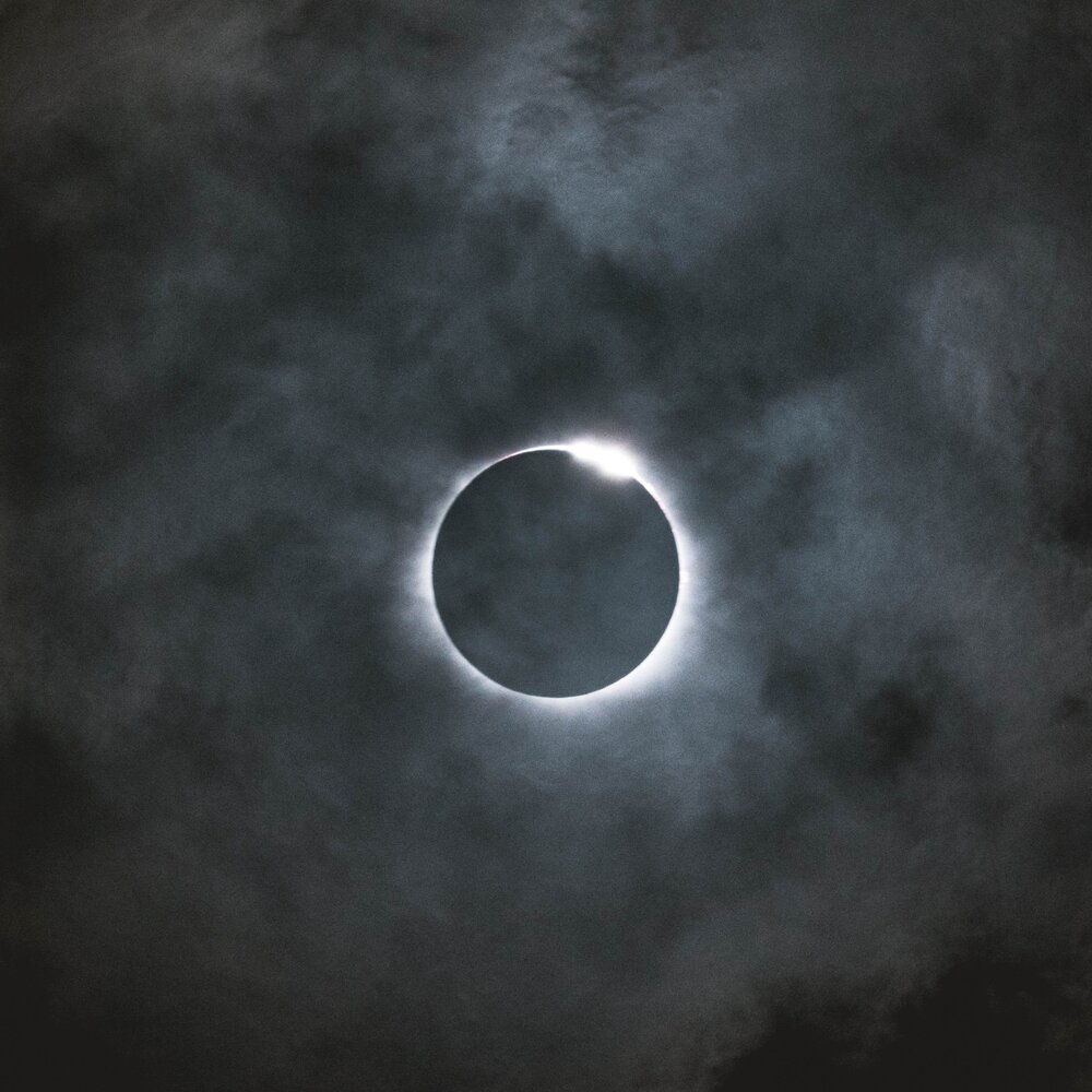 Черная луна как выглядит явление Dark Clouds Rising Brian Lambert слушать онлайн на Яндекс Музыке