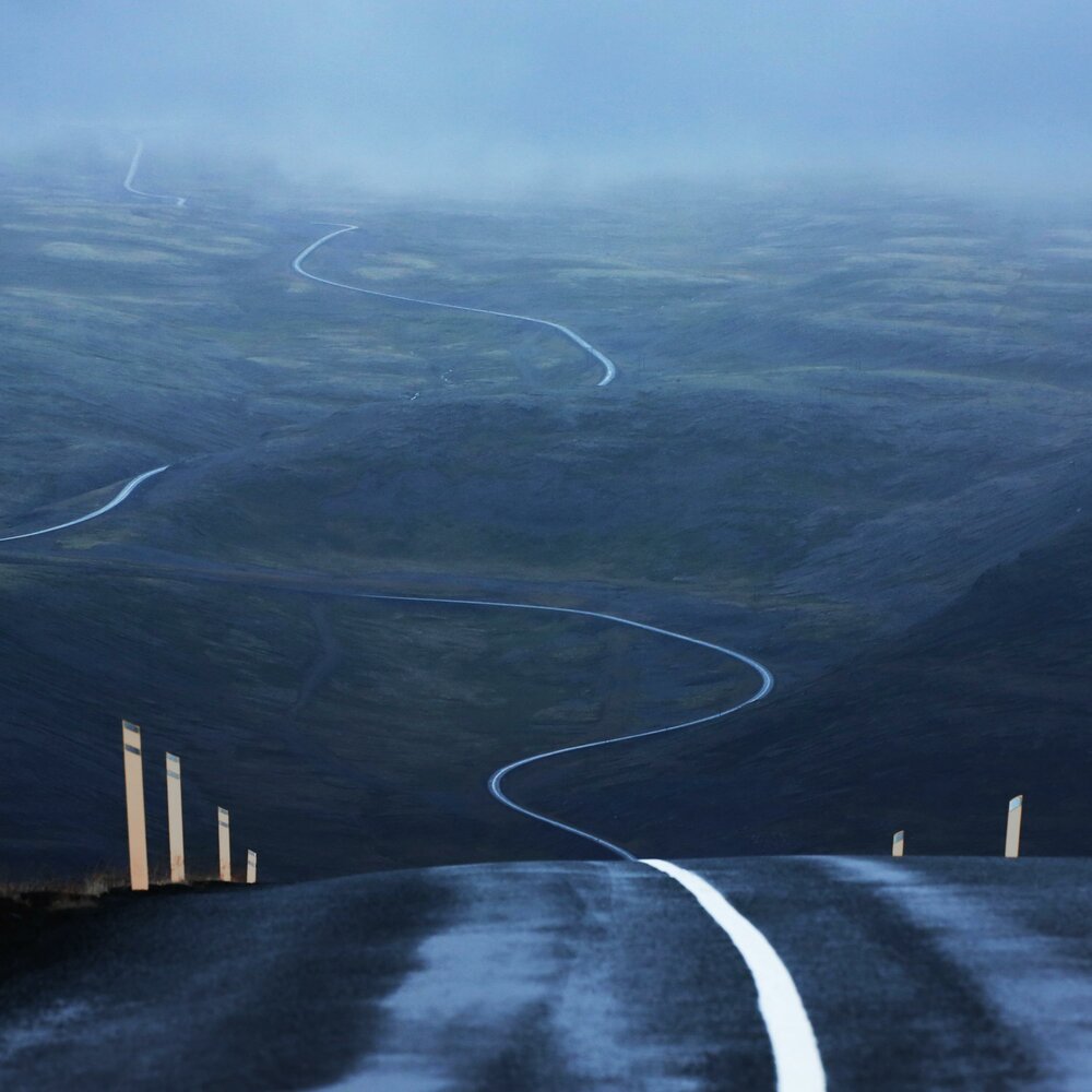 Winding stream. Дорога вечером. Обои на рабочий стол дорога в никуда. Америка дорога в никуда. Утро дорога.