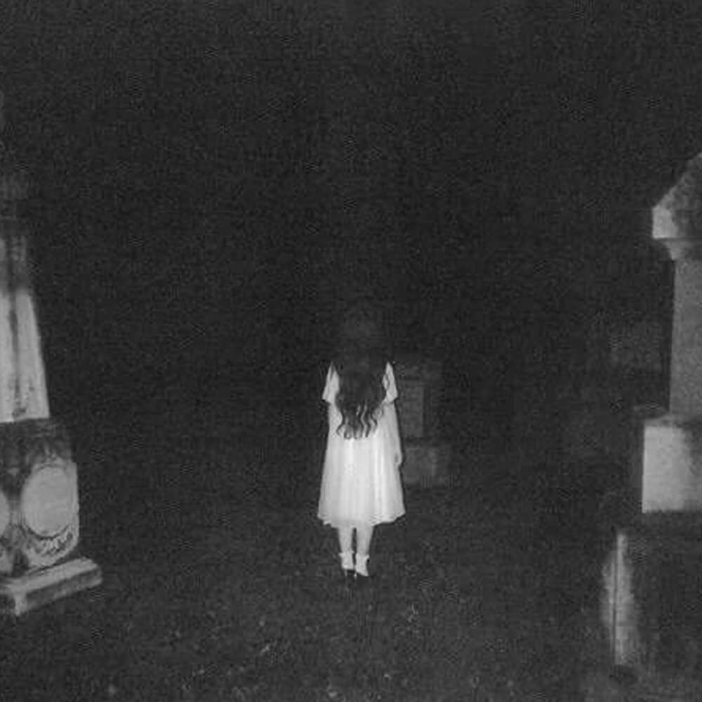 Призрак девочки на кладбище