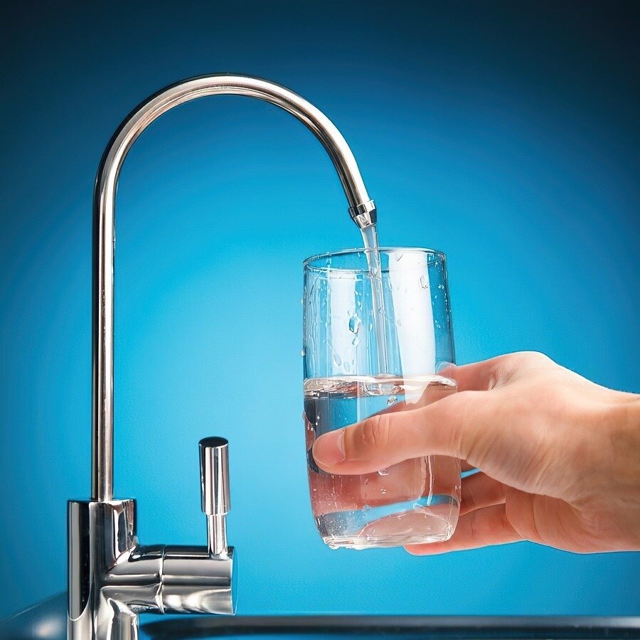 Пить фильтрованную воду. Кран для питьевой воды. Источники питьевой воды. Питьевая вода из под крана. Фильтрованная вода из под крана.