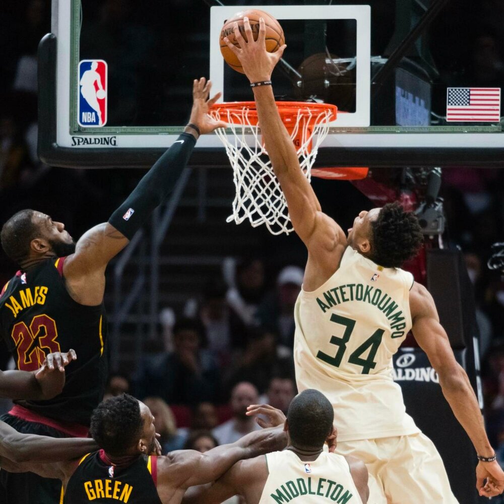 Giannis Antetokounmpo vs LEBRON. Giannis Antetokounmpo LEBRON James. LEBRON vs Giannis. Antetokounmpo-Giannis-hand-Size.