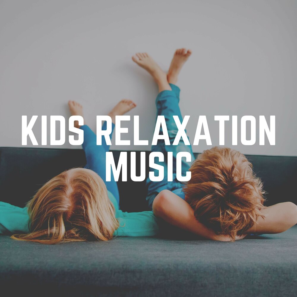 Ребенок валяется в траве. Relax kids. Relax in school on back. Фон для презентации детский. Счастье в пяточках.