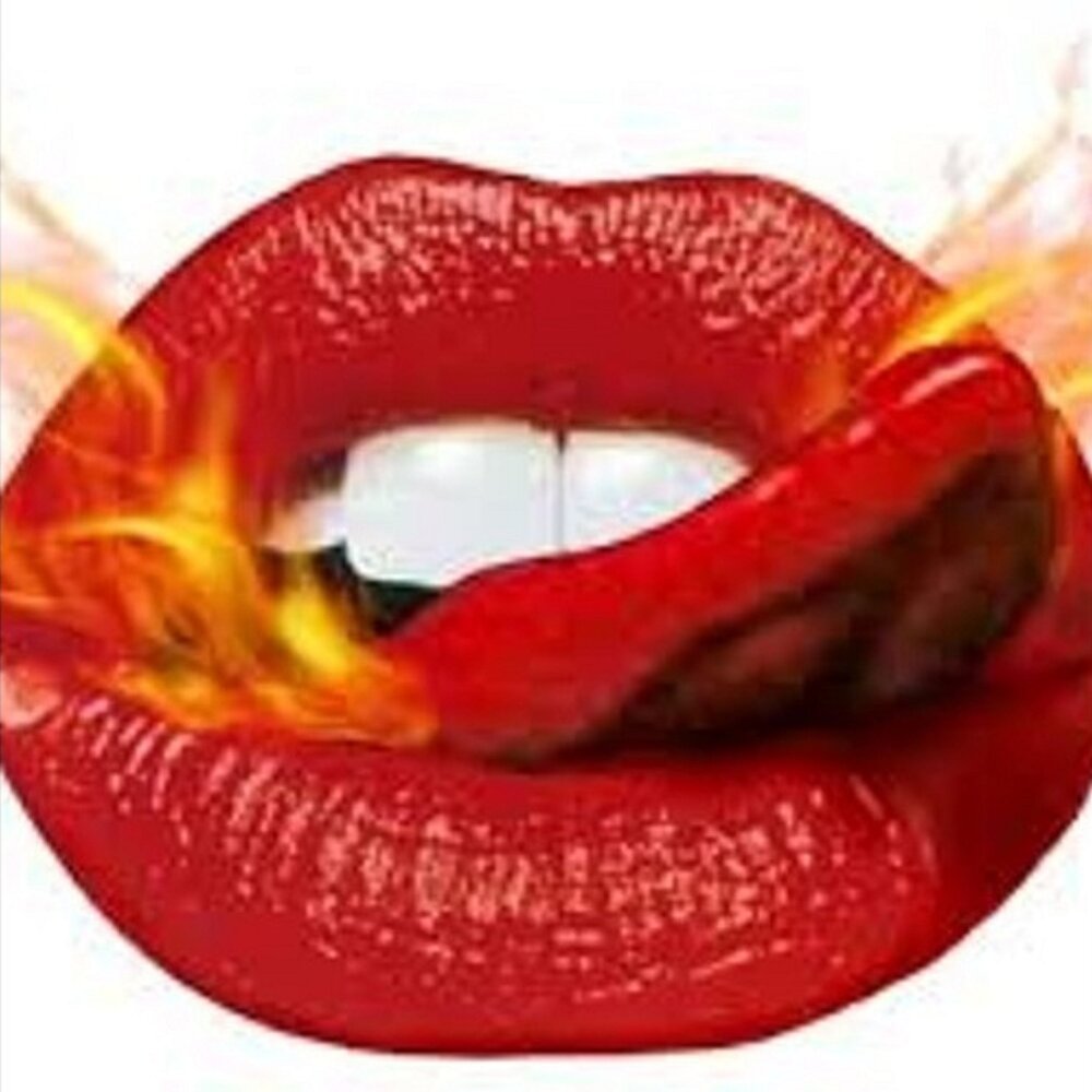 Горят губы вечером. Пламенный поцелуй. Огненный поцелуй. Огненные губы. Жгучий поцелуй.