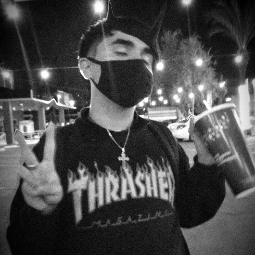 Lyv. Lyv. Lyv. Lyv. Перо логотип.