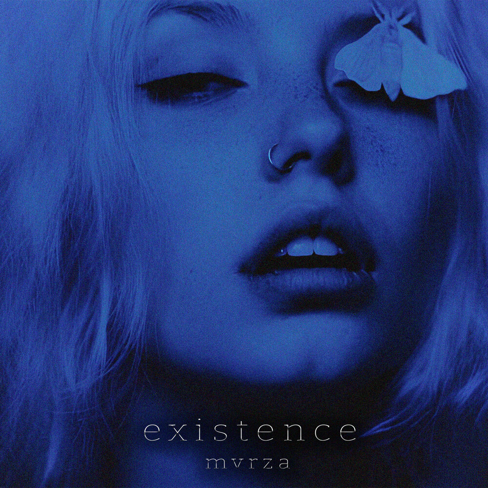 Синие фото лица. Девушка blue face. Голубая эстетика девушка. Краски для лица. Пол лица на синем фоне.