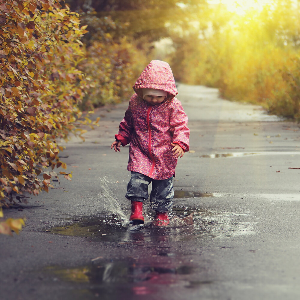 Puddles перевод. Мальчик в луже. Восточная девочка прыгает в луже. Puddle перевод. Rainy Day quotes.