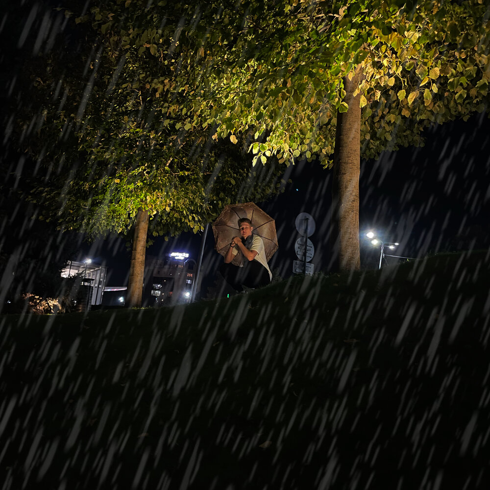 Didn t it rain. Хью лори 2013. Хью лори 2013. Didn t it rain. Фотосессия в дождь.