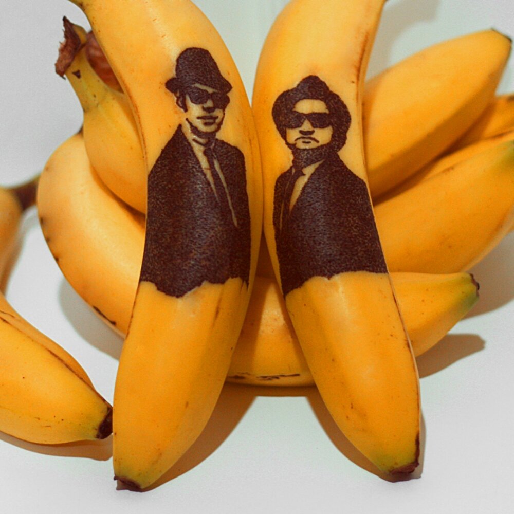 Включи про банан. Банан искусство. Банан арт. Знаменитый банан искусство. Арт бананы фото.