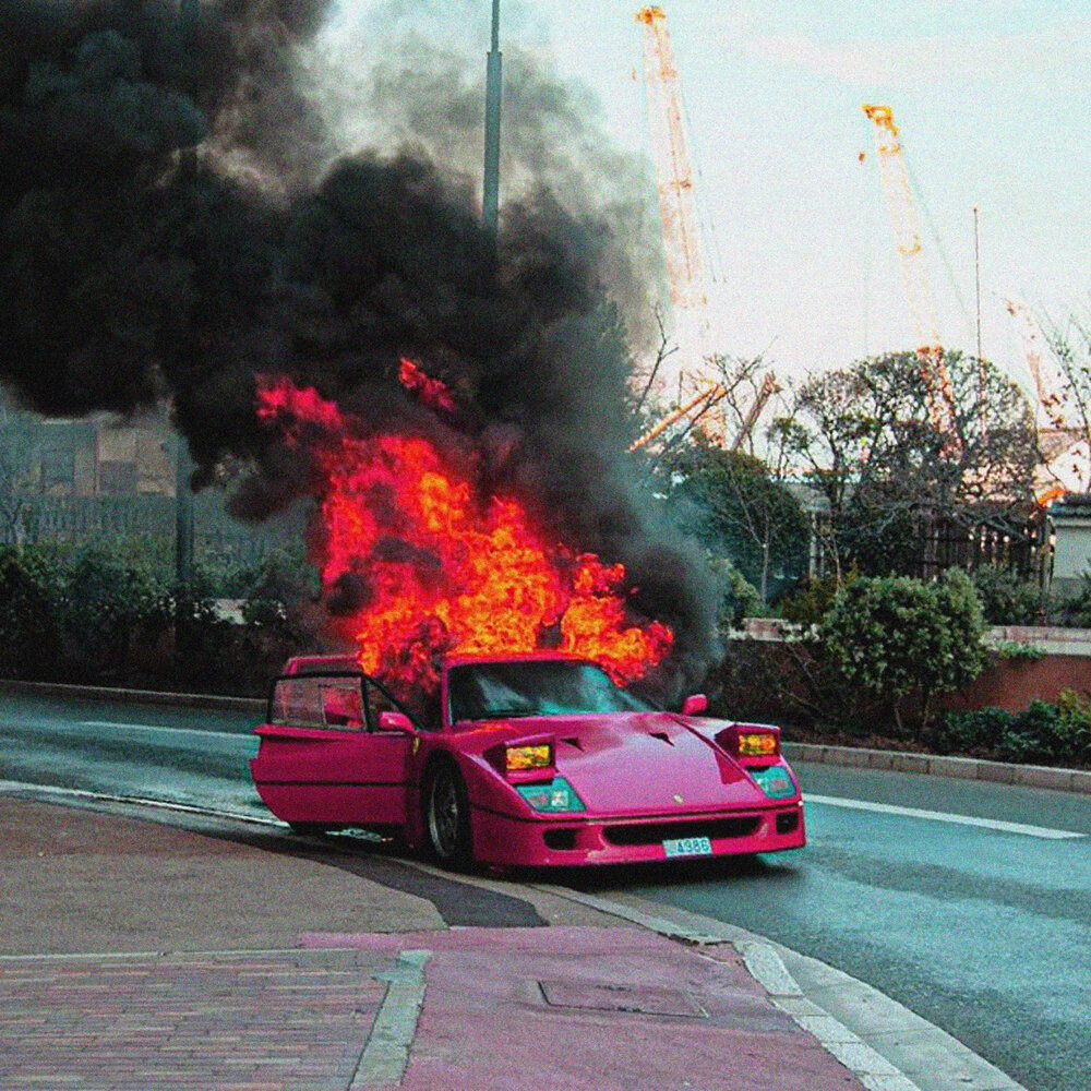 Старые Lamborghini горящая