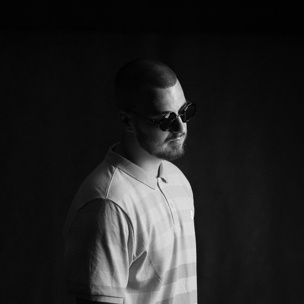 она одна лёша стелит текст. молодой sebastian ingrosso. лёша стелит ачинск. Chipachip леша стелит. лёша стелит albums.