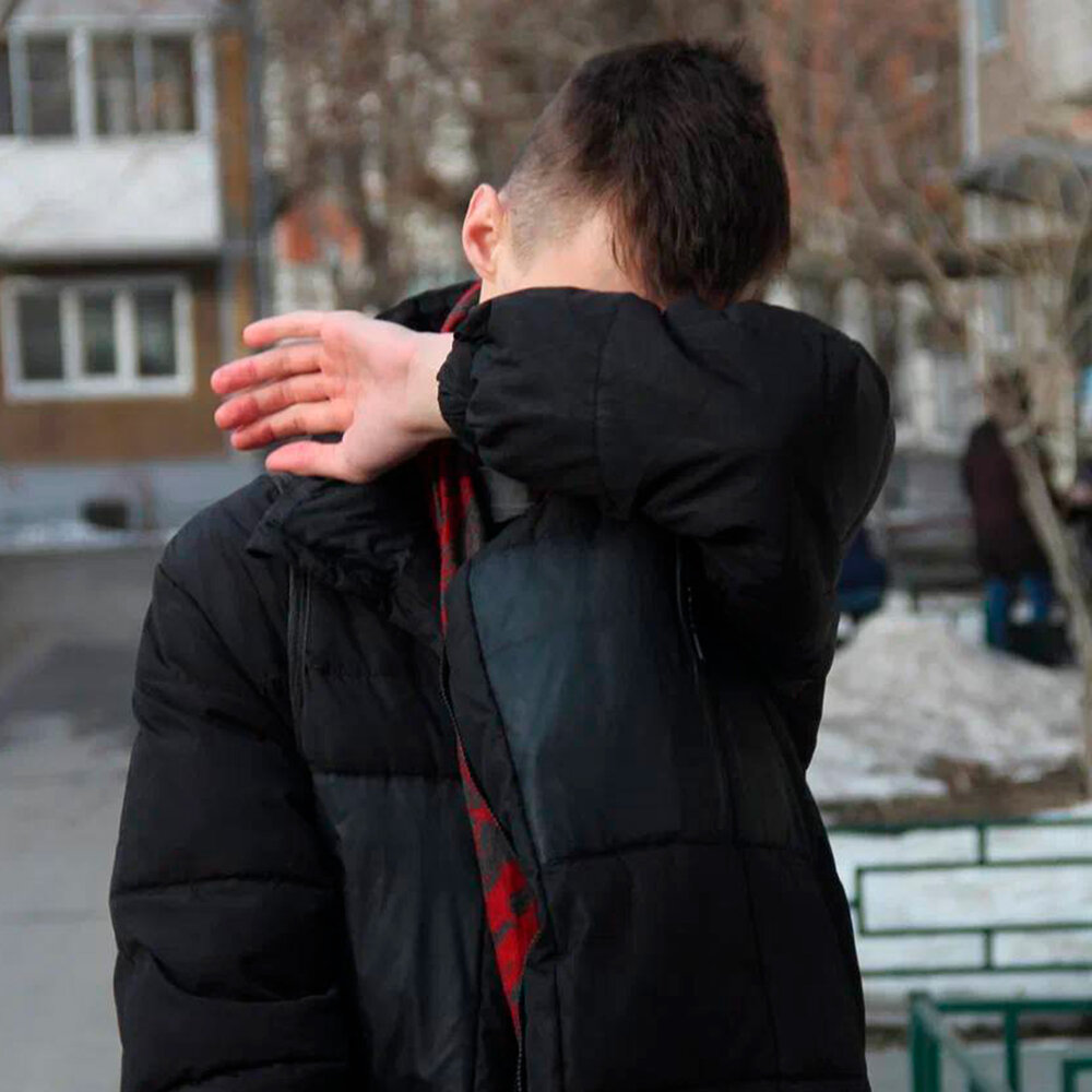 лебеди. красивые парни. светлое помещение женщина. молодая пара на белом фоне. Office meeting with whiteboard.