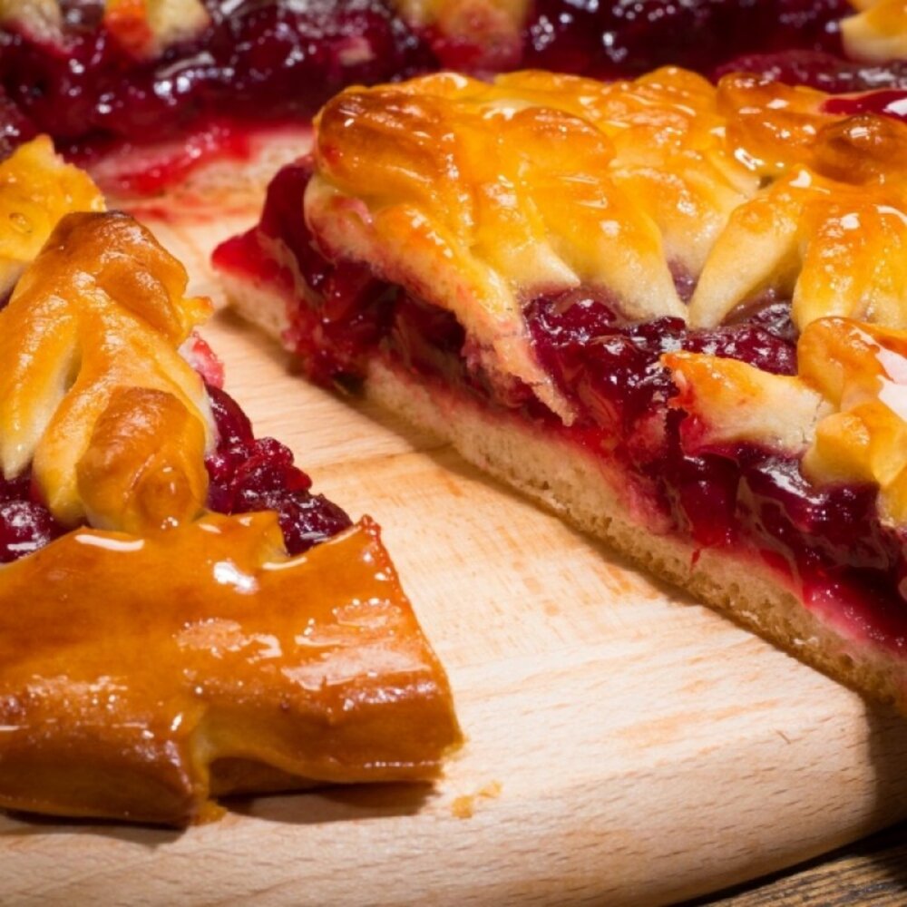 Пирог из дрожжевого теста с замороженными ягодами в духовке рецепт с фото пошаговый