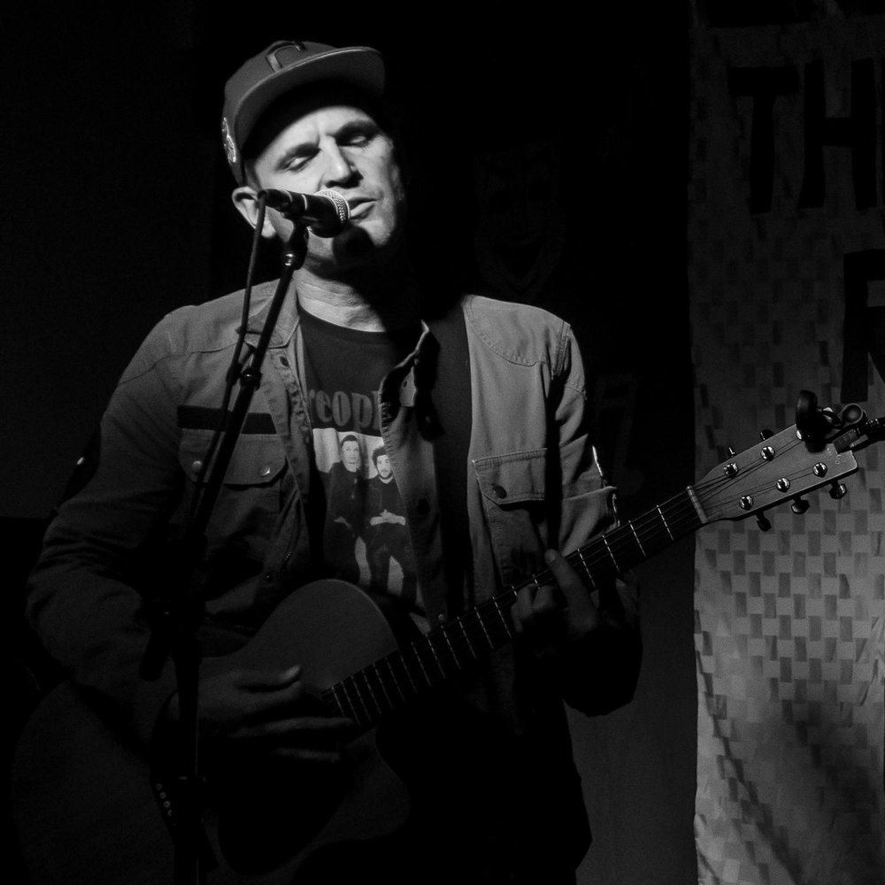 Jony блоггер. Джонни слушать лучшие песни. Джонни слушать лучшие песни. Джонни певец комета. Первая песня джонни.