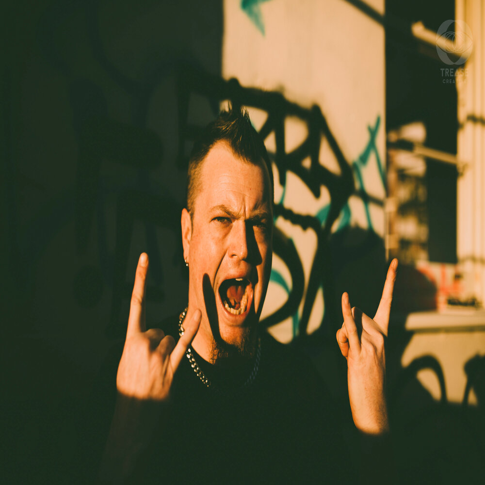 Ministry dark side of the spoon обложка. Him dark light обложка. I m dark. I m dark. депрессивные надписи.