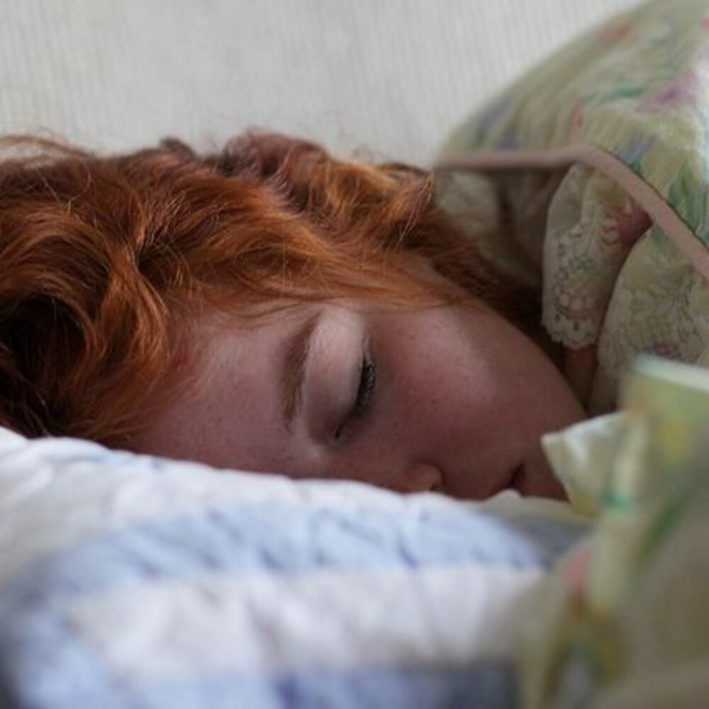 рыжая девушка с короткими волосами. девушка и лиса. сон рыжая девушка. девушка проснулась. рыжие девушки с короткой стрижкой.