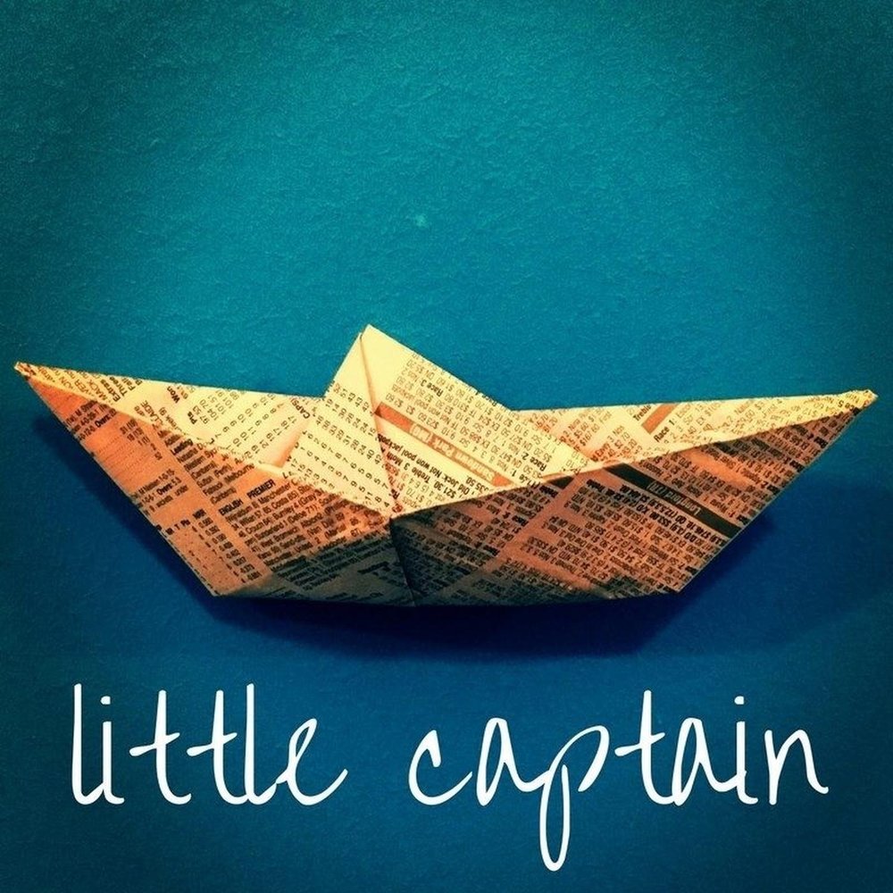 The ship of adventure. Little captain. Картинка капитана держат сотрудники. Стикеры море. Маленький капитан.