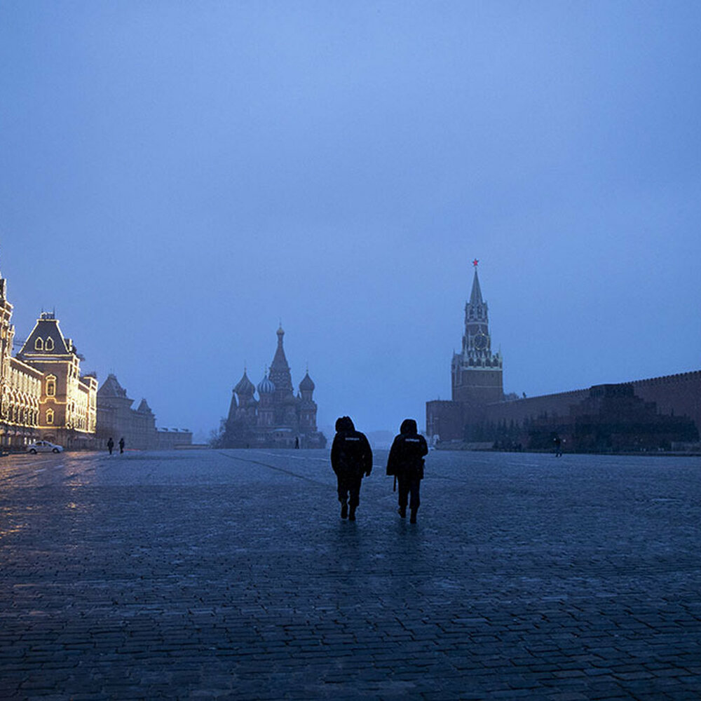 В москве читать. Одиночество в столице. Обложка столица.