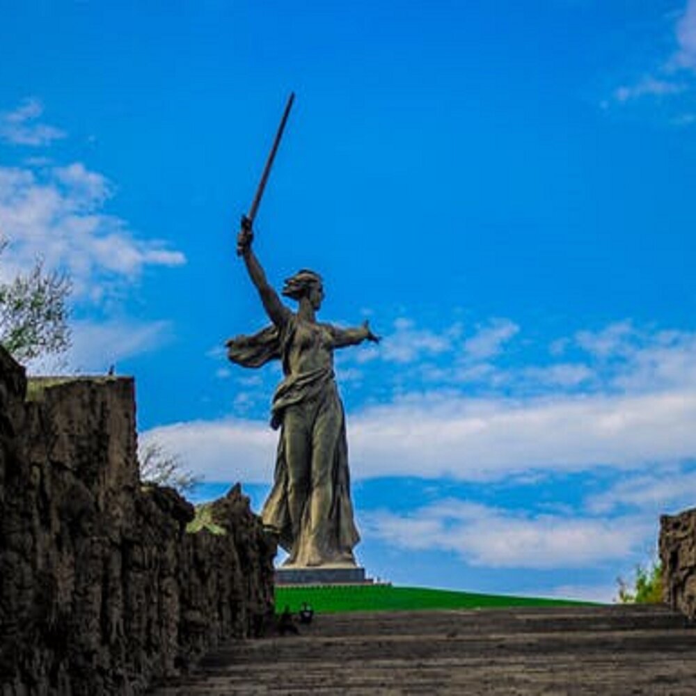 Мамаев курган памятник сталинградской битвы. Памятник ансамбль на Мамаевом Кургане. Героям Сталинградской битвы на Мамаевом Кургане. Сталинградская битва Автор памятников на Мамаевом Кургане. Мамаев Курган Сталинградская битва памятник.