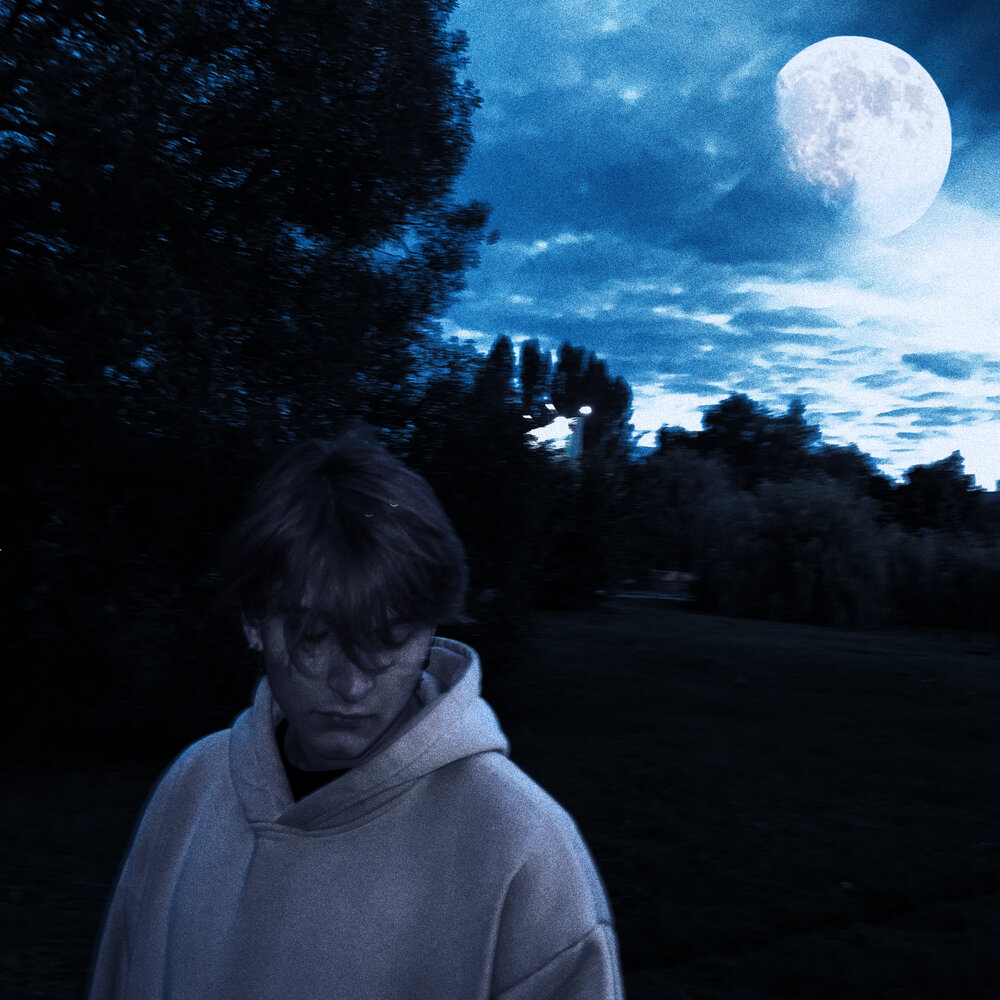 Шепчущая луна. Новолуние (луна не видна). Одиночка луна. Мистический фон. Исследование луны.