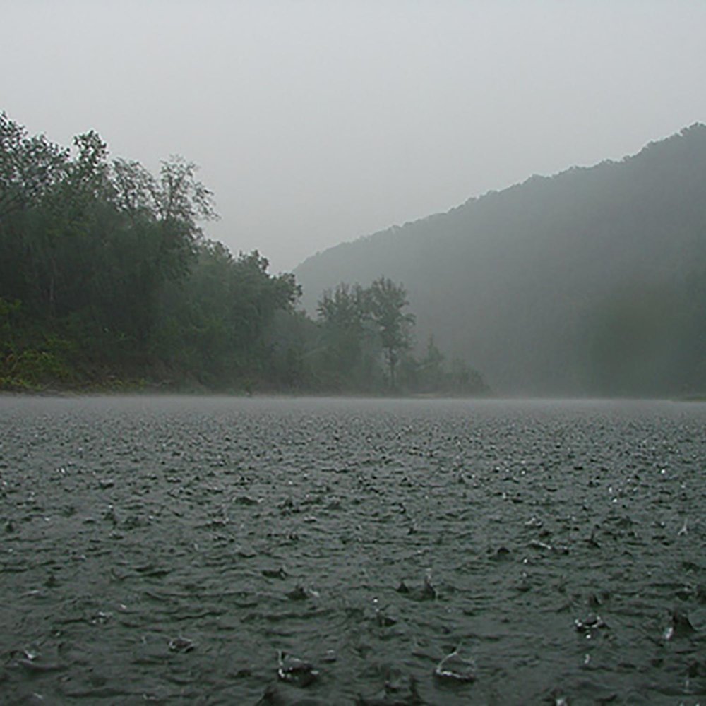 Дождь на озере