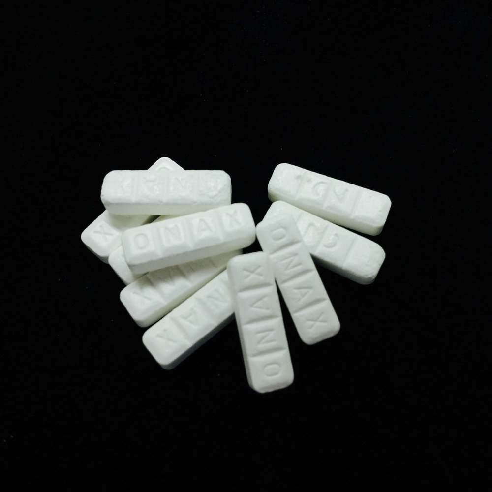 Желтый ксанакс. Ксанакс капсулы. Ксанни дисджад. Xanny. Ксанакс.