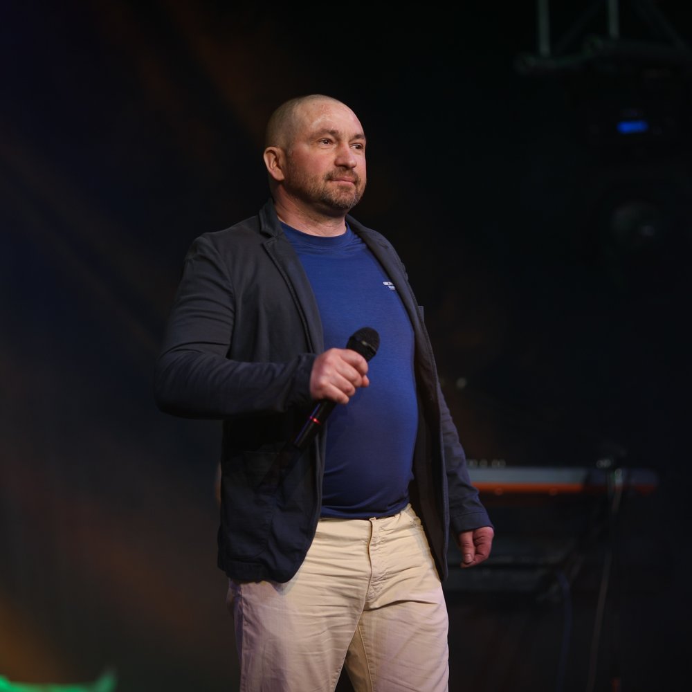 Геннадий Соловьев. Фото.Геннадий Соловьев - Никольская. Городок соловьёв. Соловьёв слушает.