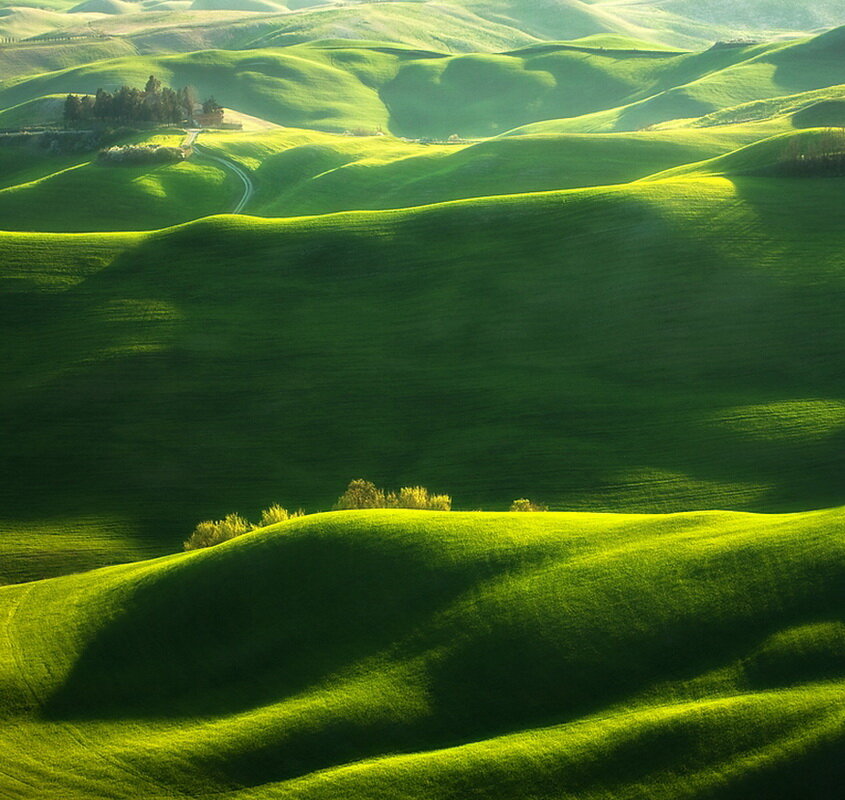 Красивые зеленые места. Тоскана Италия зелёные холмы. Зеленые холмы 212525. Зеленые холмы Ирландии. Зеленый пейзаж.