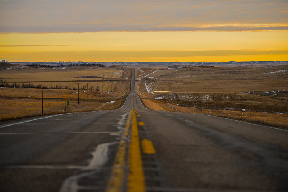 Путь святого иакова. Дальняя дорога по какой идти. Шоди три дороги три. Дорога вечером. Вечерняя дорога.