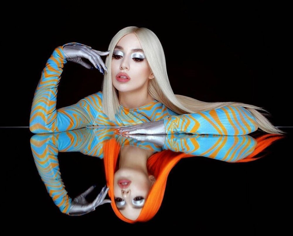 Ava слушать. Эйва Макс. Эйва Макс Heaven Hell. Ava Max 2021. Певица ава Макс.