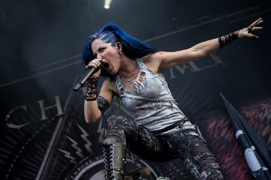 Песни крик девушек. Arch Enemy солистка. Alissa White-Gluz. Группа Arch Enemy вокалист.. Группа Arch Enemy Алиса.