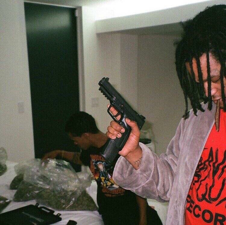 Guns gangs. Чиф Киф. Чиф Киф на аву. Chief Keef с пистолетом. Chief Keef на аву.