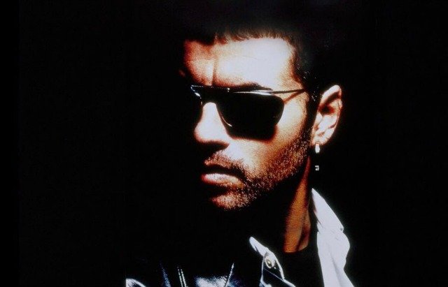 Лучшие песни джорджа. George Michael 2000. Модели из клипа Джорджа Майкла. George Michael outside.