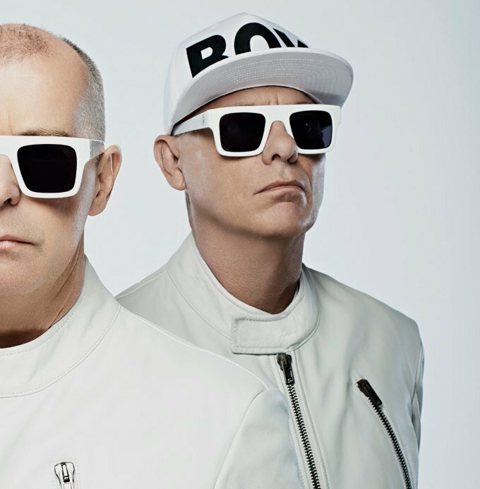 Пет бойс. Крис Лоу Pet shop boys 2020. Солист Pet shop boys. Певицы пет шоп бойс. Пет шоп бойс 2020.